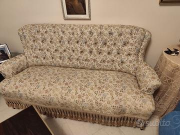 set di divani antichi.