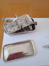 siringa anni 60, con contenitore per sterilizzare