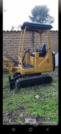 Escavatore 16q takeuchi