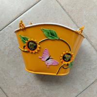 vasetto di latta decorato