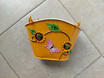 vasetto di latta decorato