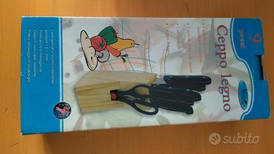ceppo legno con coltelli