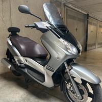 X-max 250 ABS