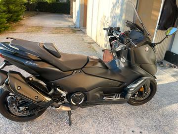 YAMAHA TMAX 560