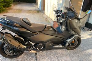 YAMAHA TMAX 560