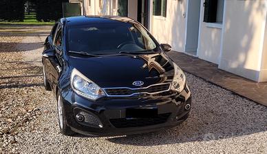 Kia Rio con gancio traino