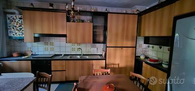 cucina Scavolini con tavolo e 4 sedie