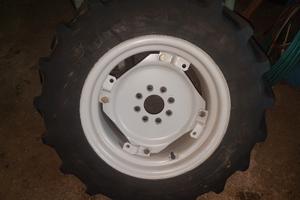 Gomme pneumatici e cerchi per trattore