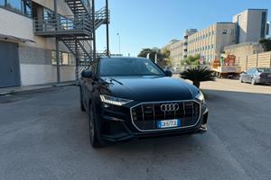 Audi q8 s line