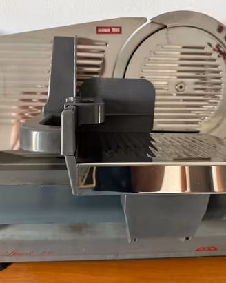 Affettatrice in acciaio inox