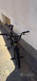 Bmx bicicletta
