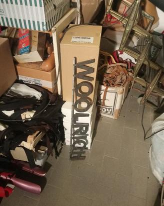 Scritta WOOLRICH in ferro battuto, lunghezza cm 70