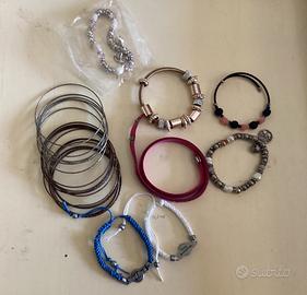 Lotto bracciali donna vari modelli