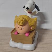 Statua dei personaggi Snoopy e Sally del fumetto P