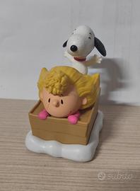 Statua dei personaggi Snoopy e Sally del fumetto P