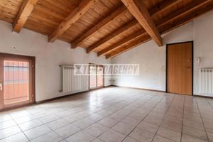 TRILOCALE MANSARDATO IN ZONA CENTRALE