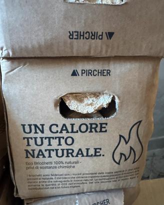 22 scatole di bricchetti di legna Pircher da 9 kg
