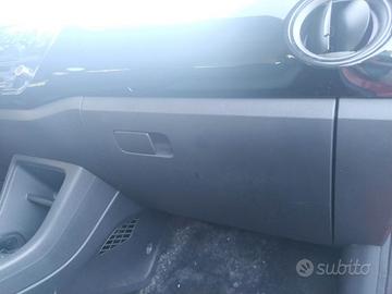 Cassetto portaoggetti VOLKSWAGEN UP! del 2016