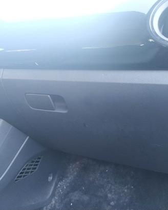 Cassetto portaoggetti VOLKSWAGEN UP! del 2016