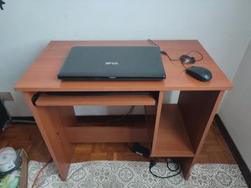 Tavolo studio porta pc