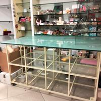 Tavolo in ferro e vetro serigrafato 