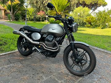 Moto Guzzi V7 II scrambler