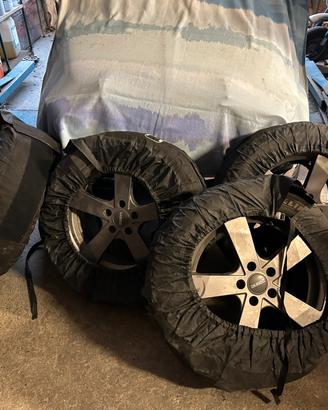 Cerchi in lega con  gomme termiche