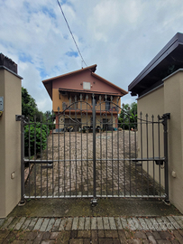 Villa bifamiliare libera su 4 lati con terreno