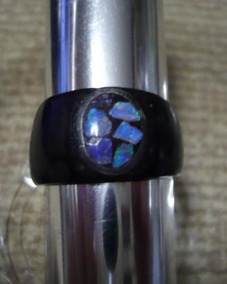 Anello di cocco con opali