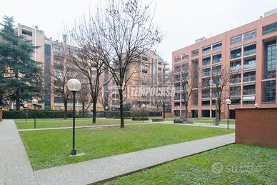 AMPIO E LUMINOSO QUADRLOCALE DI 120 MQ CON TERRAZZ