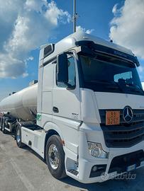 Mercedes Actros 1848 + semirimorchio cisterna ADR