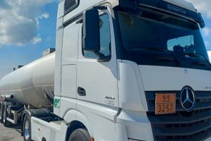 Mercedes Actros 1848 + semirimorchio cisterna ADR