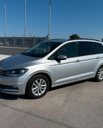 Touran 7 posti  cambio automatico