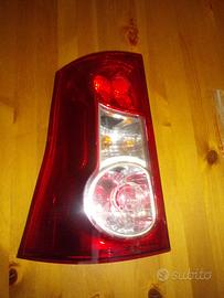 fanale posteriore dacia logan pick up anno 2009