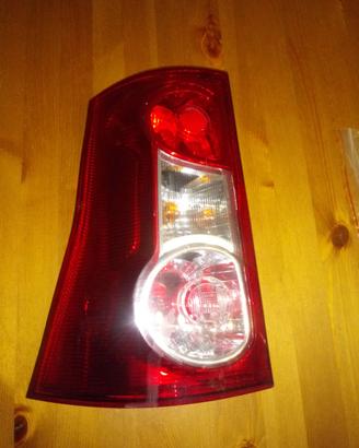 fanale posteriore dacia logan pick up anno 2009