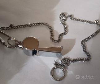 Fischietto di carabinieri.  acciaio inossidabile. 