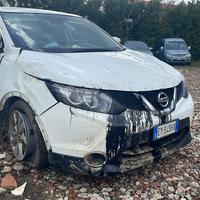 NISSAN QASHQAI incidentata