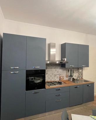 Cucina moderna grigio opaco, pari al nuovo, compl