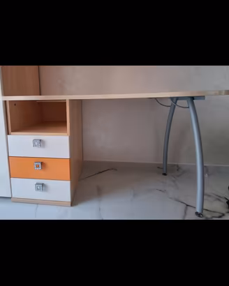 Scrivania moderna per cameretta