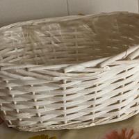 Cesta in vimini bianca