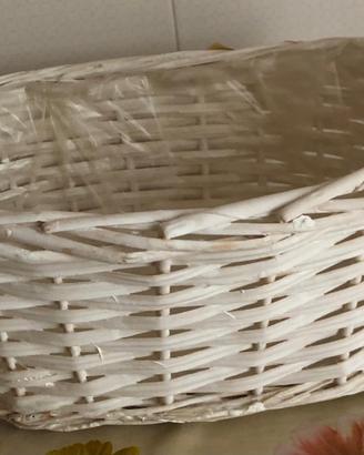 Cesta in vimini bianca