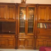 Parete soggiorno con vetrinetta