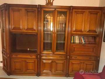 Parete soggiorno con vetrinetta