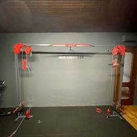 una stazione cavi alti e bassi