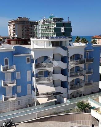 2 LOCALI A GROTTAMMARE