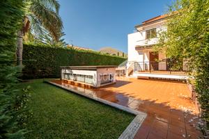 Porzione di Villa, 5 vani 110 mq 2 liv. Mondello