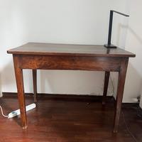 Tavolo di legno stile retró