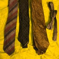 3 cravatte e 1 papillon