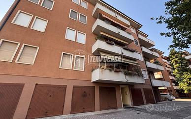 TRICAMERE DOPPISERVIZI AL 1 PIANO CON GARAGE