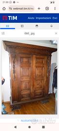 armadio in noce antico 